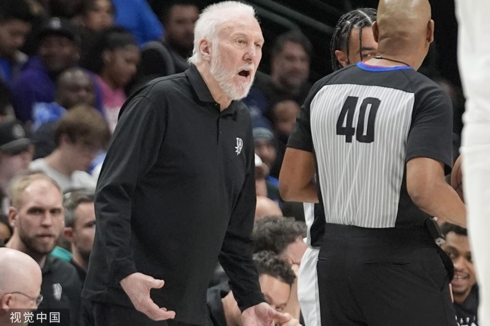 足球市场中 足球市场中